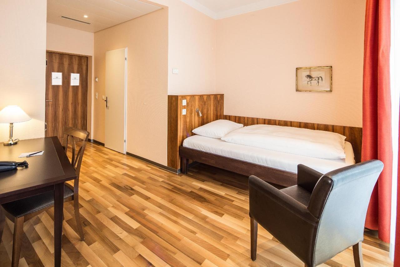 Hotel Schweizerhof Basel Exterior photo